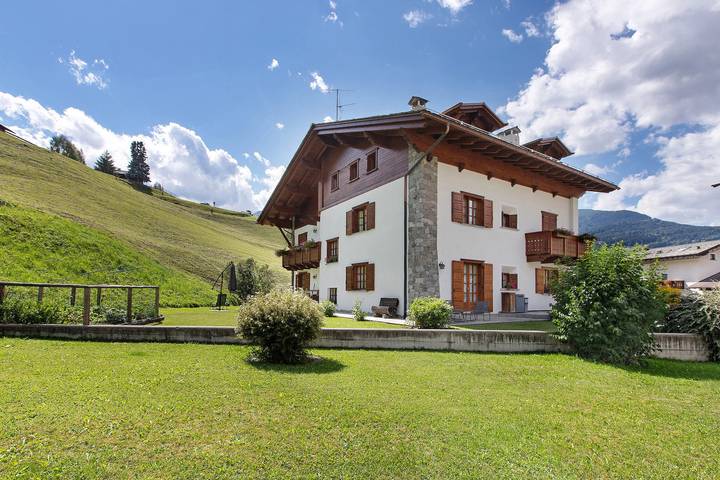Ganze Wohnung, Apartment 'Fior Di Montagna' mit Bergblick, Gemeinschaftsterrasse und Wlan in Bormio, Bormio Gemeinde