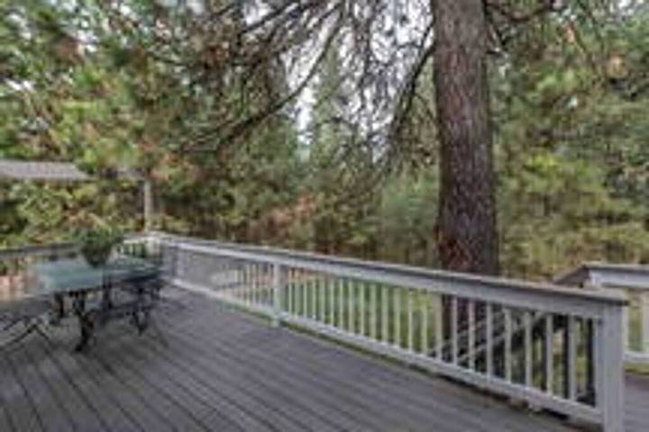 Vacation rental for 25 people, with hot tub and yard, with pets in Spokane