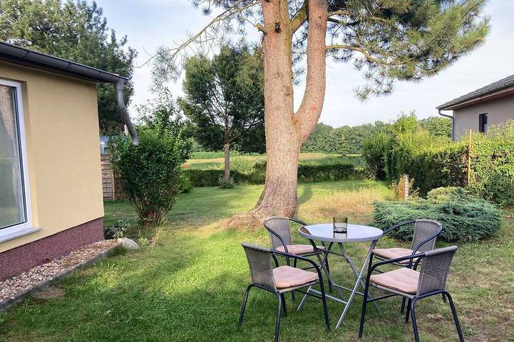 Bungalow für 4 Personen, mit Terrasse und Garten