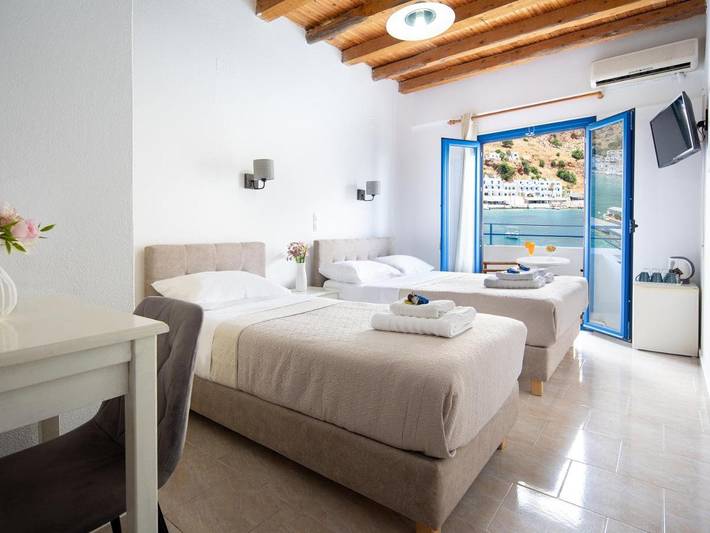 Location de vacances pour 2 personnes, avec Balcon ainsi que Terrasse et Vue dans Loutró - 2