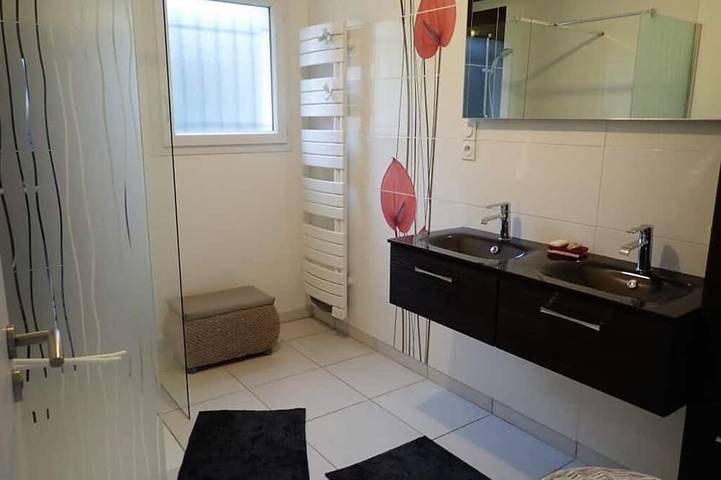 Location de vacances pour 8 personnes, avec jardin à Vendat - 2