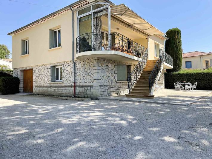 Villa pour 12 personnes, avec piscine et balcon