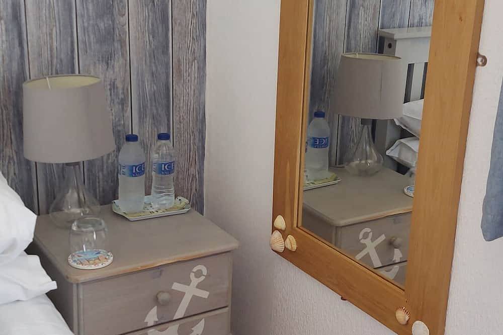 A family room with en-suite shower room in Paignton, Torbay