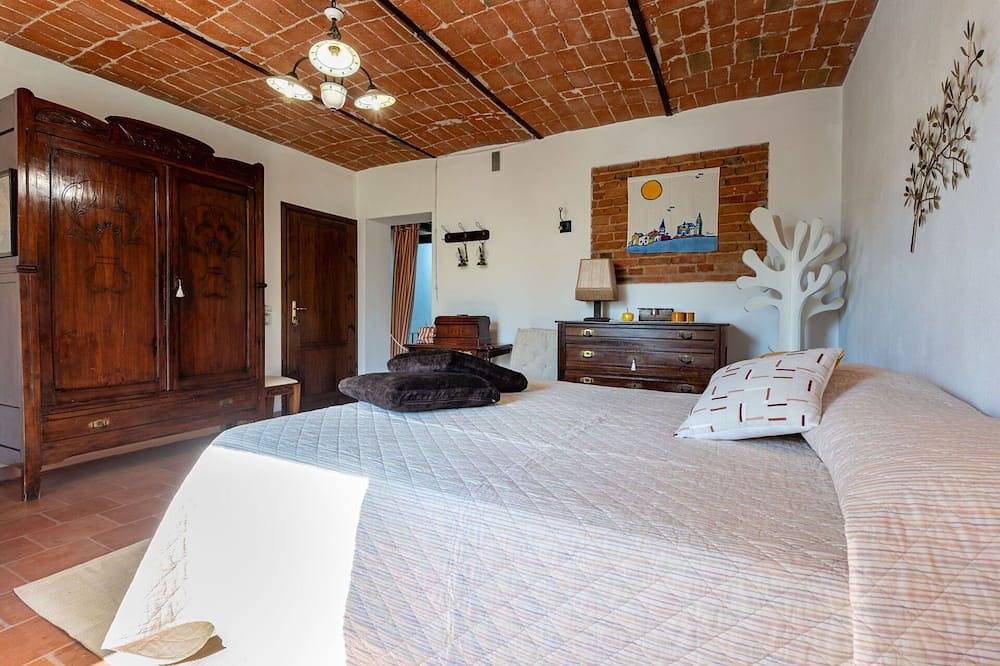 Mooi  vakantiehuis voor 4 personen met Wifi, Tv, patio en huisdieren toegestaan in Mombaruzzo, Provincie Asti