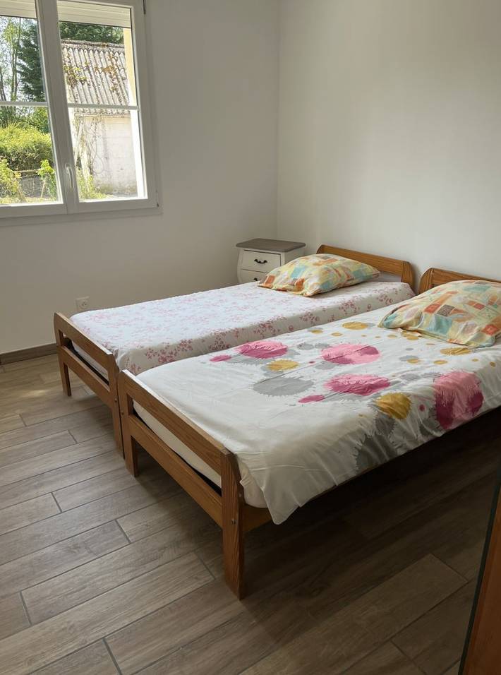 Gîte pour 14 personnes, avec jardin et terrasse, animaux acceptés à Favières - 3