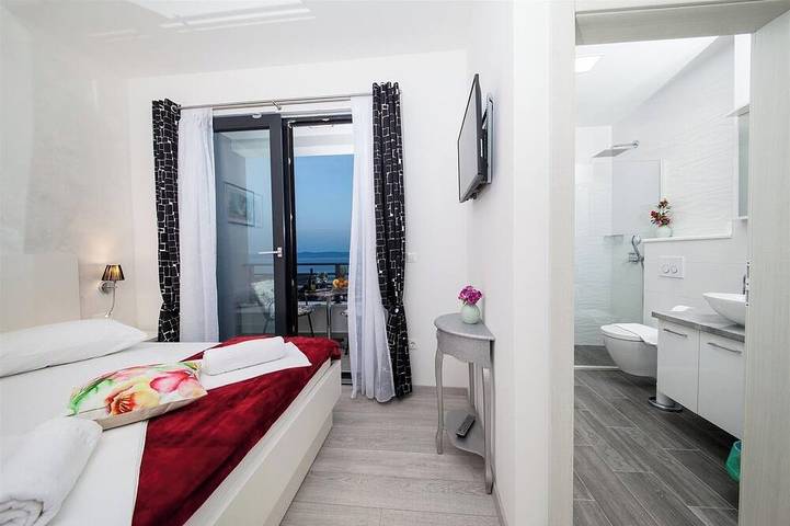 Ferienhaus für 10 Personen, mit Balkon und Whirlpool sowie Garten und Sauna in Makarska - 2