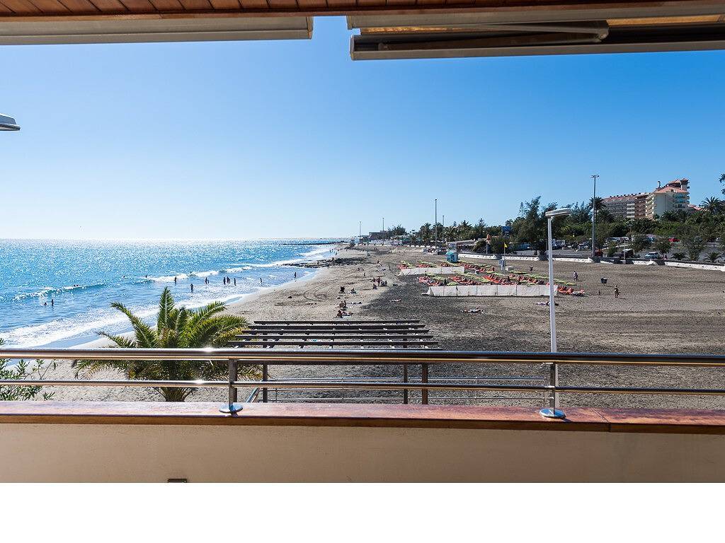 "Chalet en la playa San Agustin" cerca de la playa, con vistas al mar, Balcón, A/C y Wi-Fi in San Agustín , San Bartolomé de Tirajana