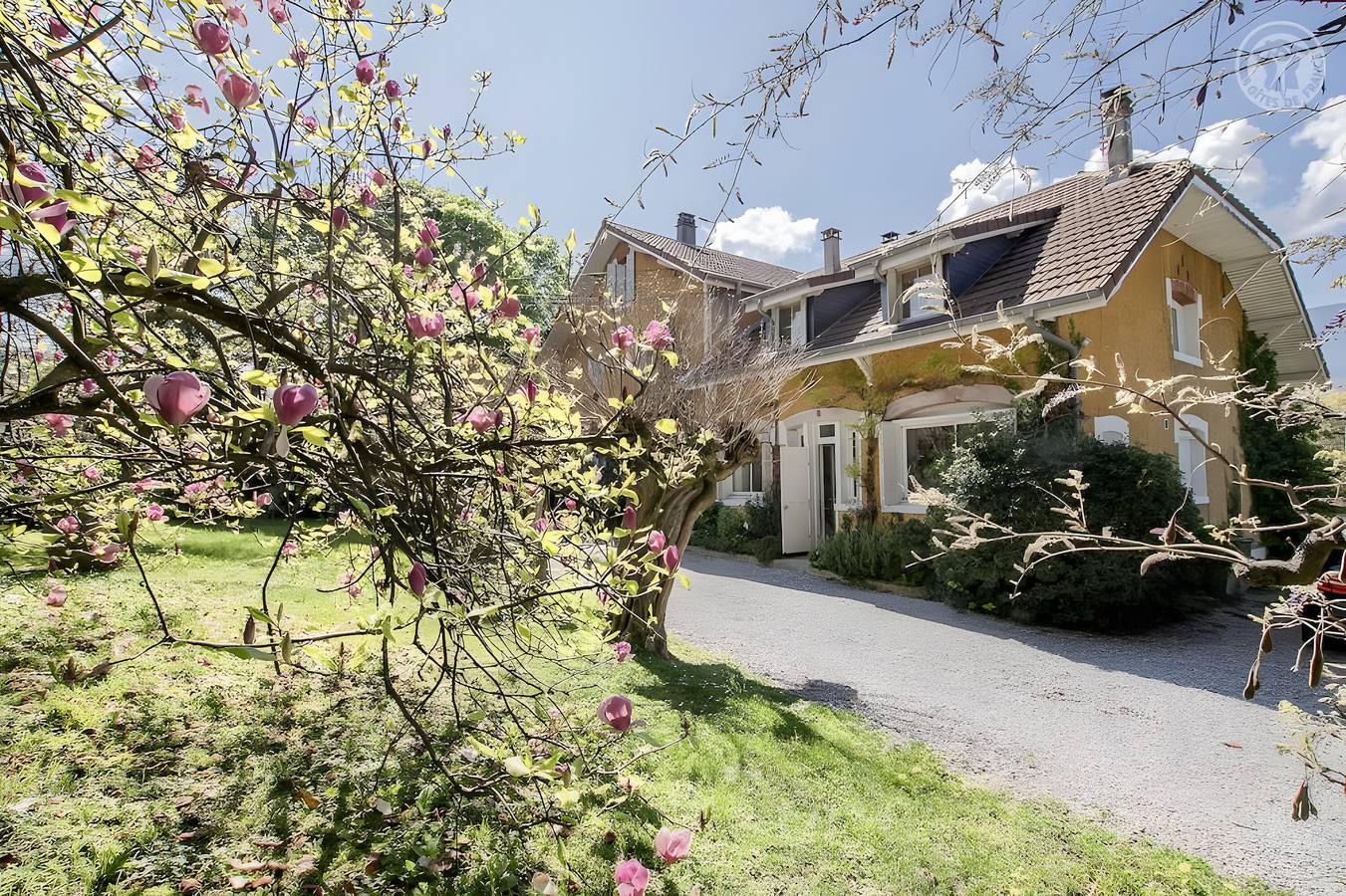 Maison de vacances « La Villa » avec vue montagne, terrasse privée et Wi-Fi in Viviers-du-Lac, Région de Chambéry