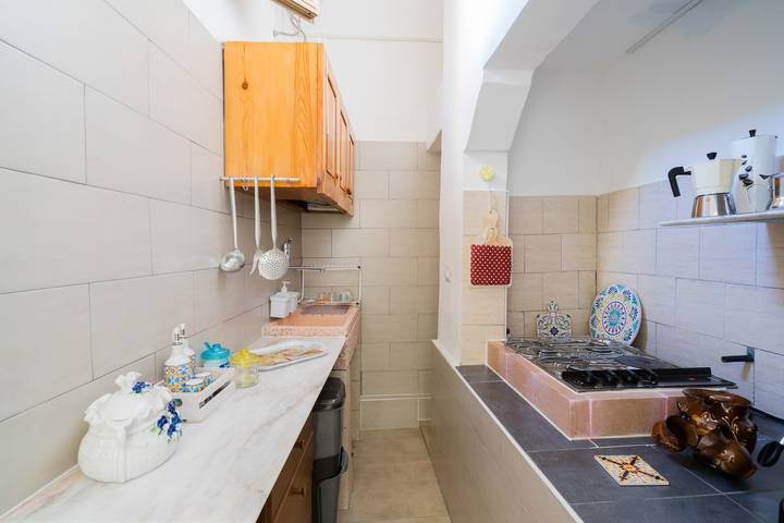 Entire apartment, Apartment 'Casa Nadia B7' with Private Terrace, Wi-Fi, and Air Conditioning in Botrugno, Lecce Province