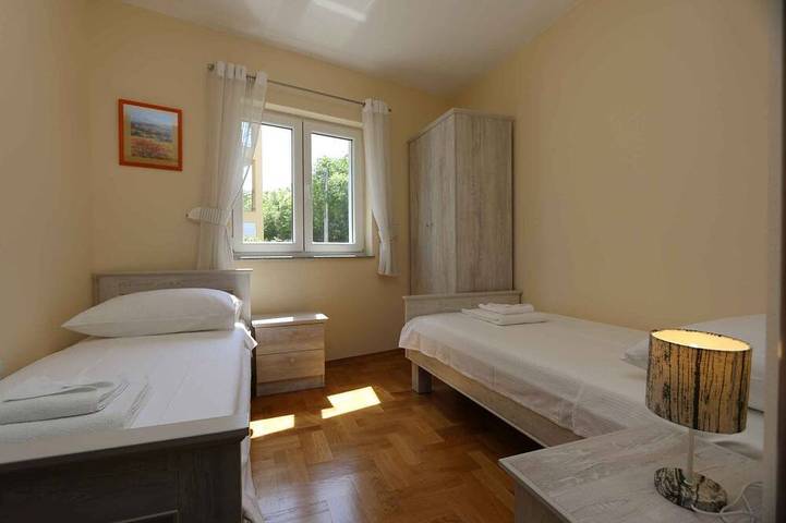 Ganze Wohnung, Ferienwohnung mit Klimaanlage und seitlichem Meerblick in Soline, Krk
