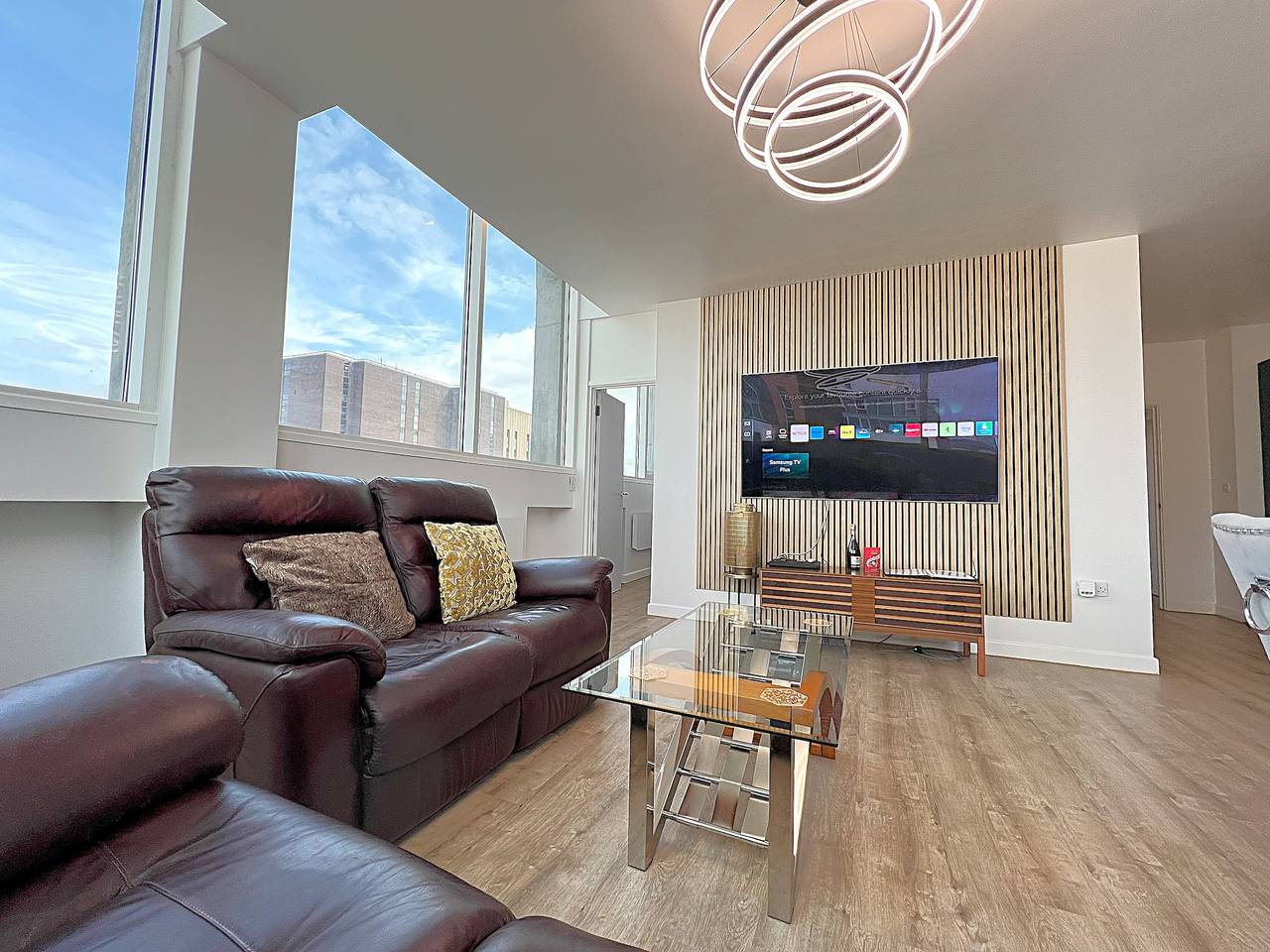 Entire vacation apartment, City Centre - Sleeps 4 & Free Parking in Birmingham, Birmingham Area
