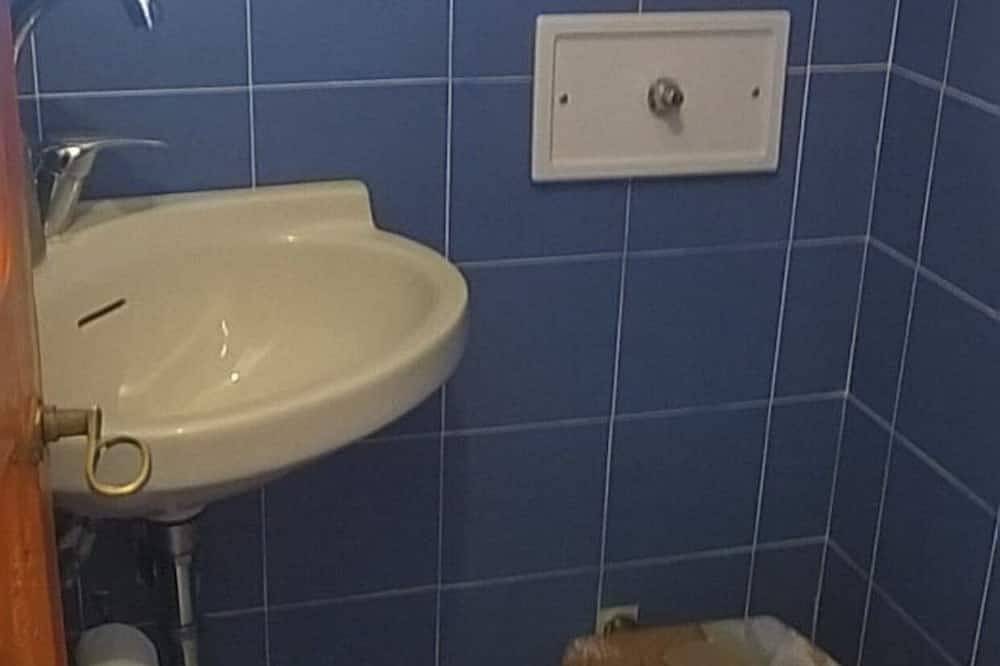 Entire apartment, Lovely Rustic by the Sea in Riomaggiore, Riomaggiore Municipality