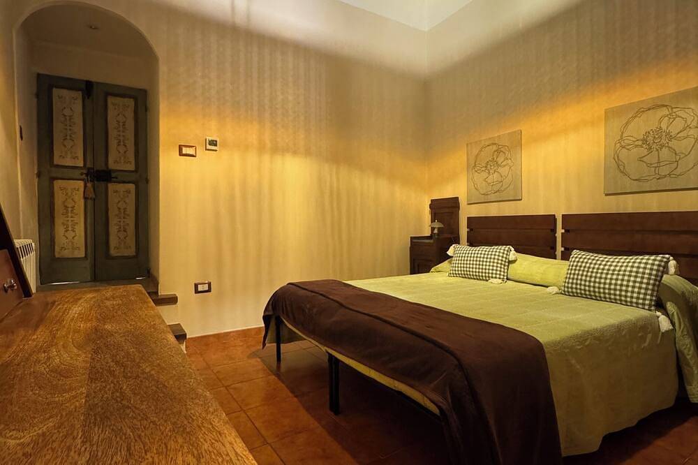 Entire apartment, Antica Residenza del Corso Viterbo apartment Guglielmo Marconi. in Viterbo, Viterbo Province