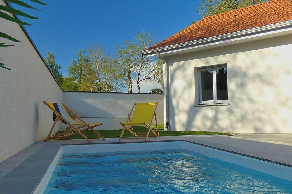 L'Hacienda, swimming pool/jacuzzi/beach in Charavines, La Tour-du-Pin region