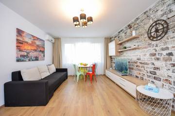 Holiday Rental for 6 People in Bucharest, Walachia, Photo 2