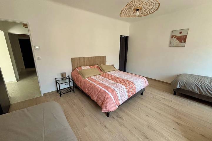 Appartement entier, Appartement 6 personnes entièrement rénové et climatisé in Saint-Cannat, Région d'Aix-en-Provence