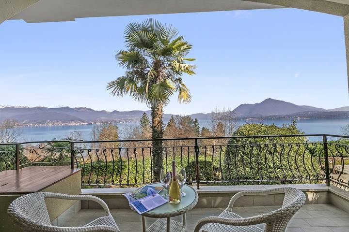 Appartement de vacances pour 4 personnes, avec terrasse ainsi que piscine et vue sur le lac - 1