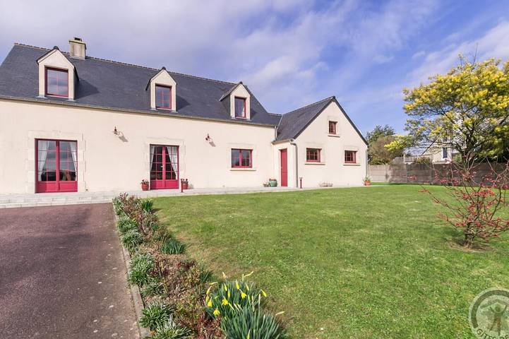Gîte pour 8 personnes, avec terrasse et jardin
