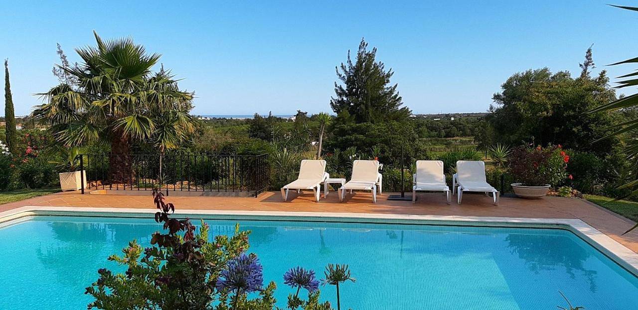 Villa Crisaflor in Moncarapacho, Ria Formosa