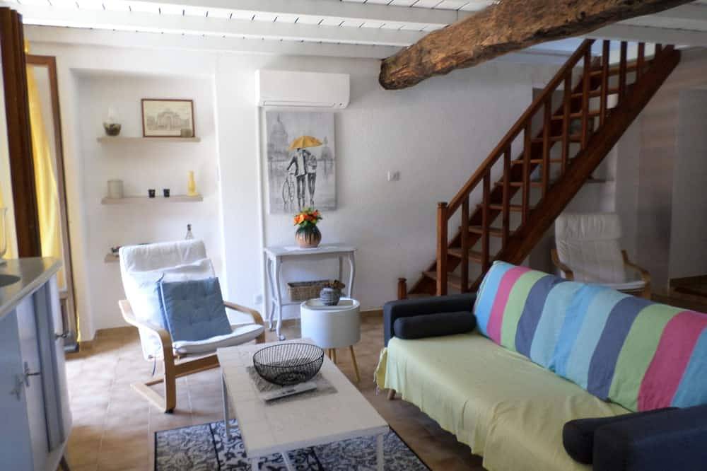 Entire apartment, Charming apartment between sea and mountains in Sollacaro, Arrondissement de Sartène