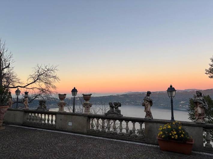 Appartamento per 2 persone, con Idromassaggio e Terrazza nonché Giardino e Vista lago a Castel Gandolfo