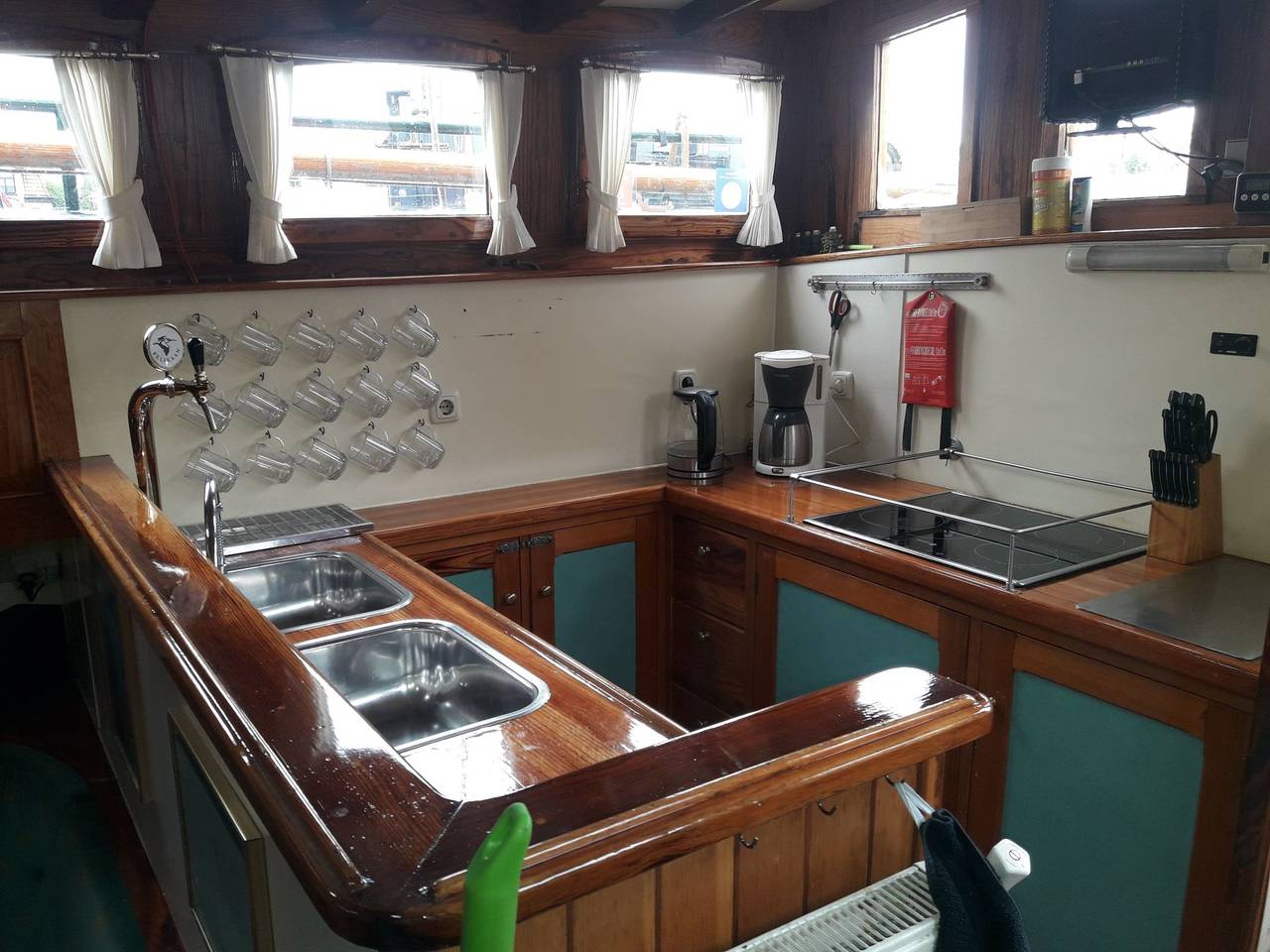 Hotelschiff Tjalkjacht Pelikaan in Enkhuizen, Markermeer