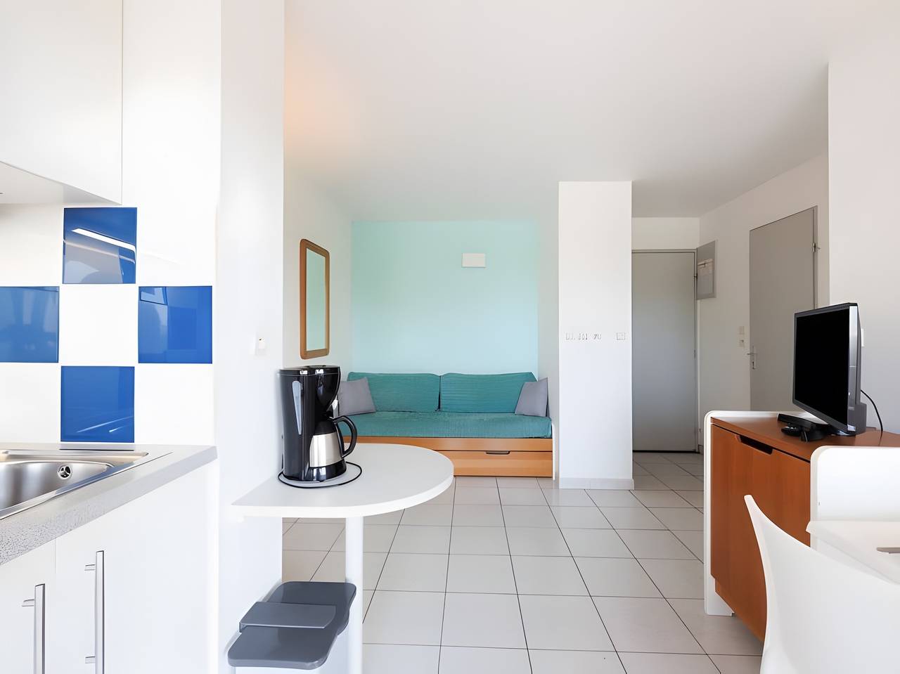 Apartamento entero, Apartamento «Cap d’Agde - Primavera - 1» con piscina compartida, terraza privada y aire acondicionado in Cap d'Agde, Agde