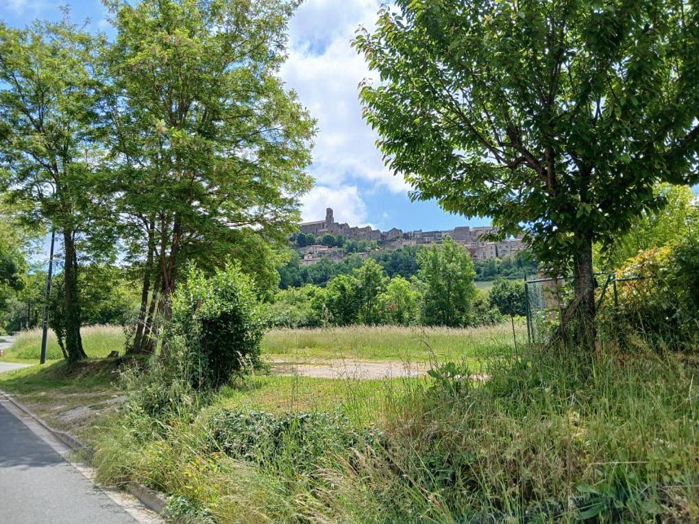 Appartement entier, One-Bedroom Apartment in Cordes-sur-Ciel, Région d'Albi