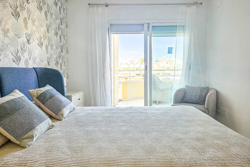Entire apartment, Beachfront property in Benalmadena marina in Benalmádena Costa, Benalmádena