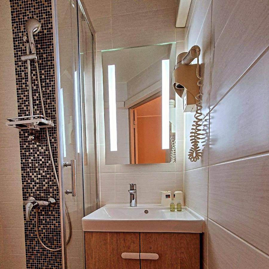 Twin Room in Osny, Val-d'Oise