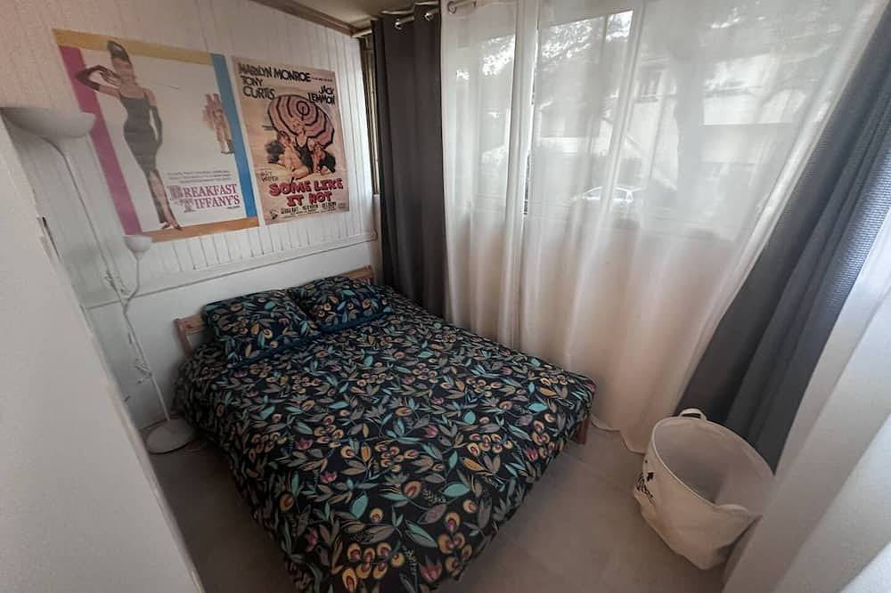 Entire apartment, T2 Les Issambres facing tennis in Les Issambres, Roquebrune-sur-Argens