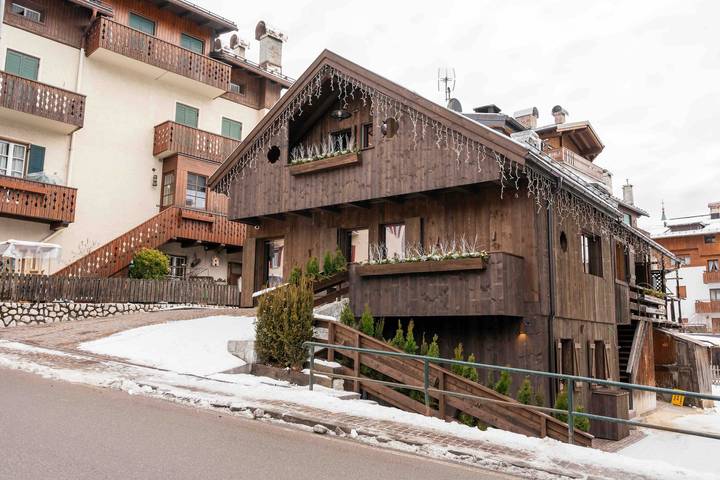Ferienhaus für 10 Personen, mit Balkon und Whirlpool sowie Terrasse und Sauna in Cortina d'Ampezzo