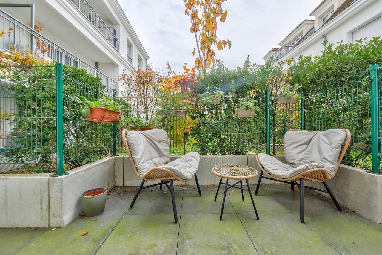 Appartement entier, Nice 1Br flat with lovely terrace and parking in Rueil-Malmaison, Hauts-de-Seine
