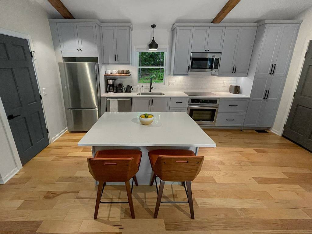 3Br Cabin Getaway: Hike & Swim Nearby! Modern, dog-friendly, wi-fi + king suite in Seneca Rocks