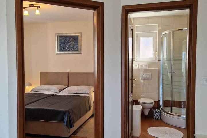 Appartement entier, Lucia 3 étoiles *** Appartement avec Piscine in Banjole, Côte Sud d'Istrie