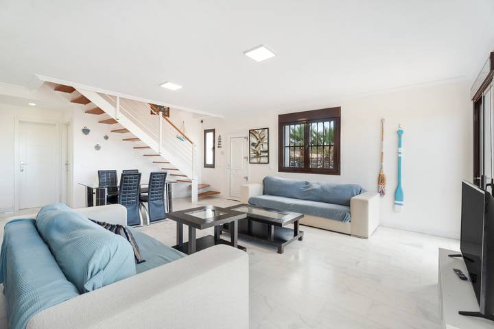 Vacation Villa 'Spacious  Laurisilva' with Sea View, Wi-Fi and Air Conditioning in Amarilla Golf, San Miguel de Abona