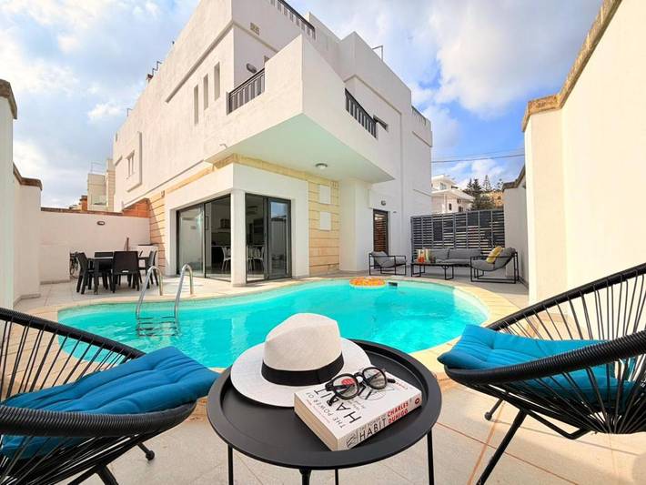 Villa per 12 persone, con Balcone e Terrazza nonché Piscina a San Ġwann