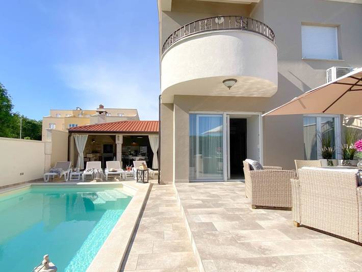 Ferienhaus für 6 Personen, mit Balkon und Terrasse sowie Pool