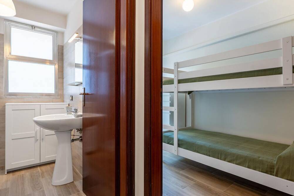 Entire apartment, A cozy apartment of approximately 90 square meters, spread over two levels connected by stairs, accommodating up to 6 people.The property is located in Torre Faro, a charming seaside village about 15 km from Messina, where the Ionian and Tyrrhenian Seas in Torre Faro, Messina