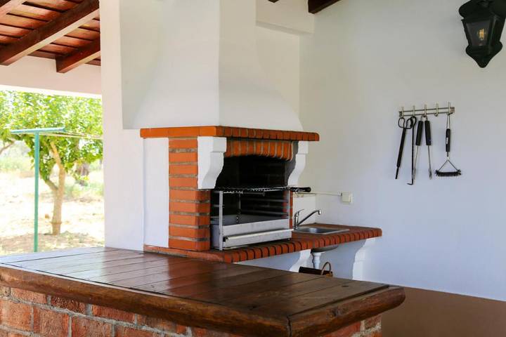 Location de vacances pour 8 personnes, avec piscine et jardin dans Avis - 4