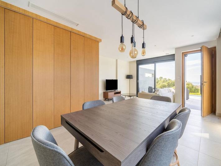 Chalet para 6 personas, con terraza además de piscina y jardín, Se admiten mascotas en Marina Baja - 4