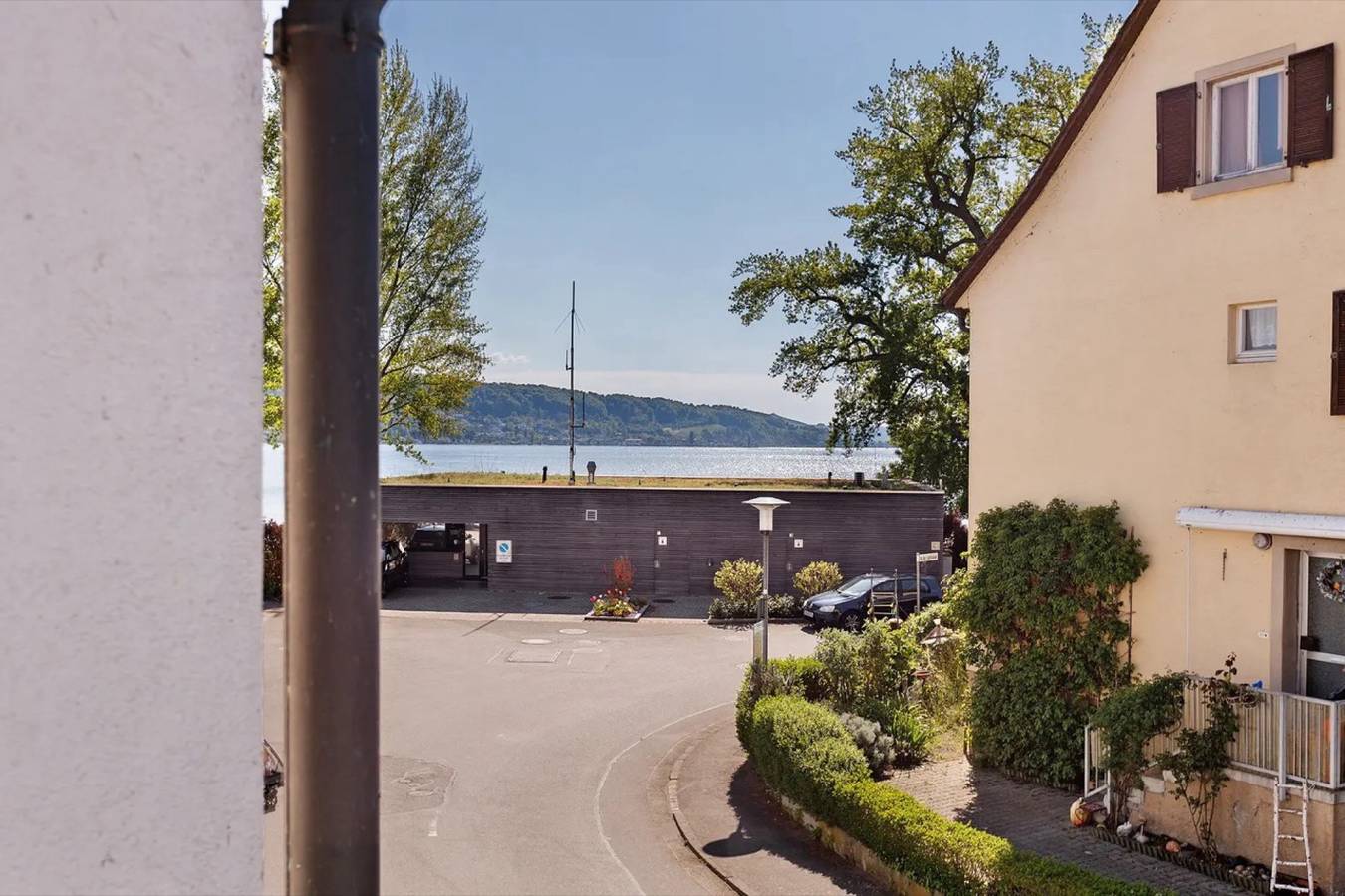 2-Bett Zimmer mit herrlichem Inselblick, Balkon und Jacuzzi in Reichenau, Untersee