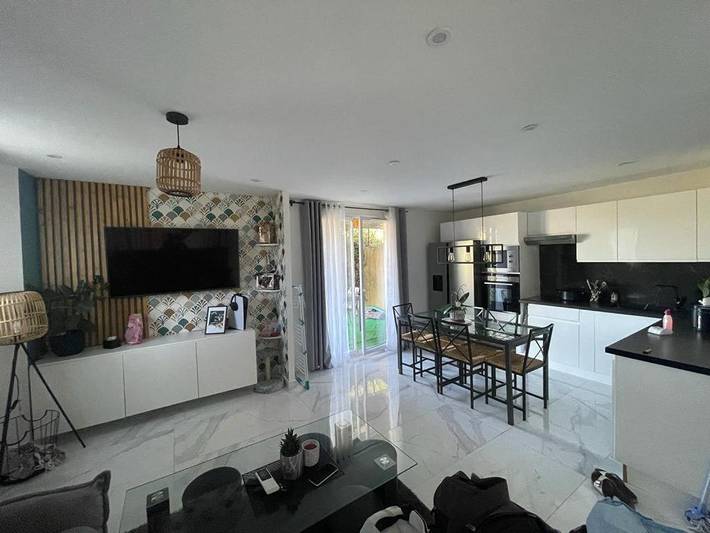 Location de vacances pour 7 personnes, avec jardin et vue ainsi que bassin pour enfant et piscine à Tourrettes - 2