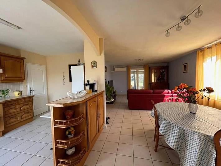Location de vacances pour 6 personnes, avec terrasse et jardin à Gémozac - 4