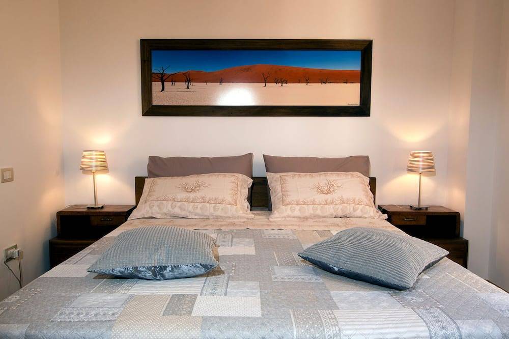 Entire apartment, In the historic center of Castelvetro Bed & Brekfast the glass castle in Castelvetro di Modena, Modena Province