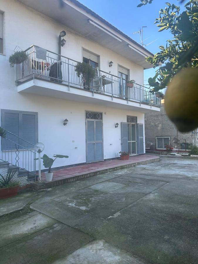 In famiglia appartamento con parcheggio gratuito vicino agli Scavi di Pompei e Costiera Amalfitana - ideale per gruppi e famiglie in Sant'Egidio del Monte Albino, Costa tirrenica Campania