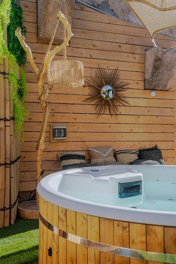 Hôtel pour 4 personnes, avec Jacuzzi et Terrasse ainsi que Jardin et Piscine à Peypin - 3