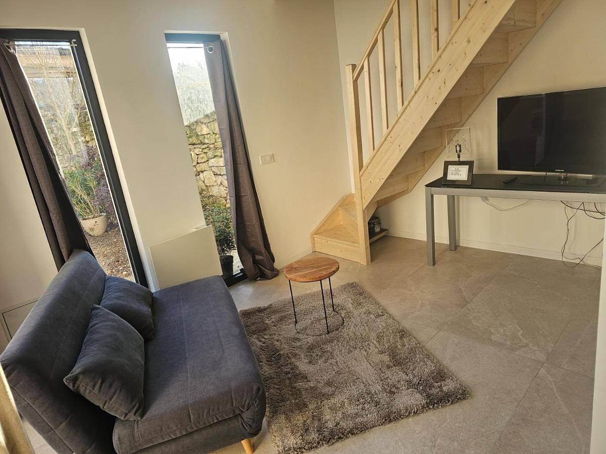 Dependance au calme avec chambre sur mezzanine in Verneuil-en-Halatte, Oise