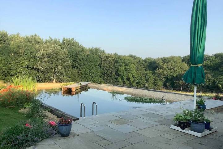 Holiday rental for 6 people, with pool and garden in Wiltshire