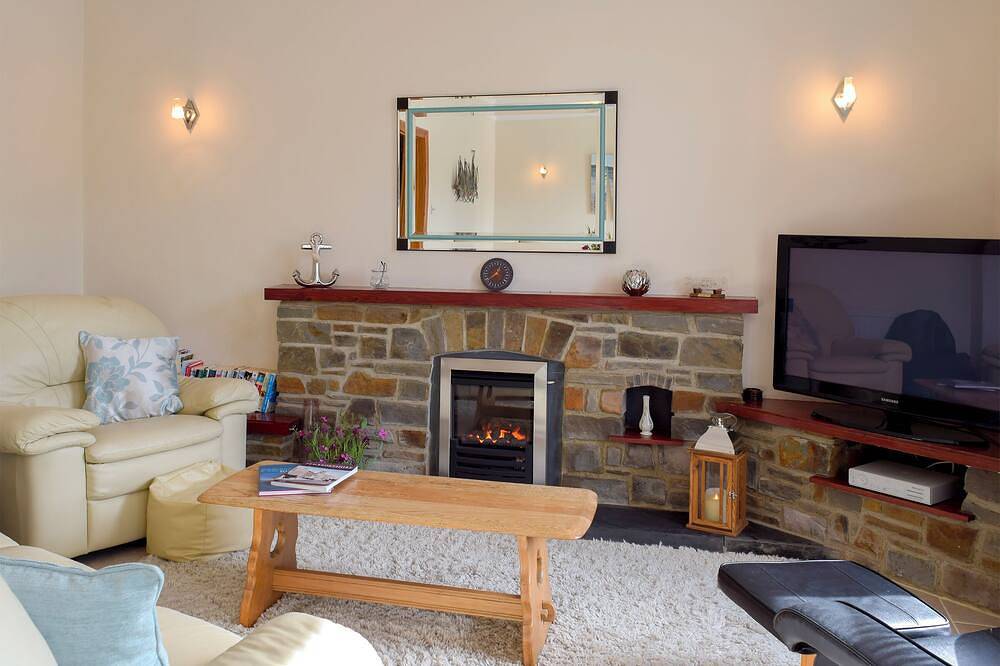 2 bedroom accommodation in Fishguard in Fishguard, Pembrokeshire